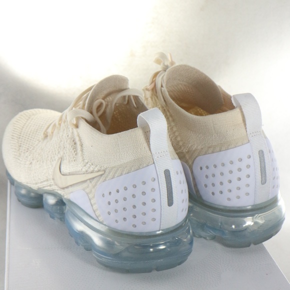 SOLD Nike W Air Vapormax Flykinit 2 'Light Sneaker - Picture 3 of 8